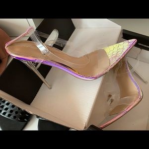 Holographic pointy heels